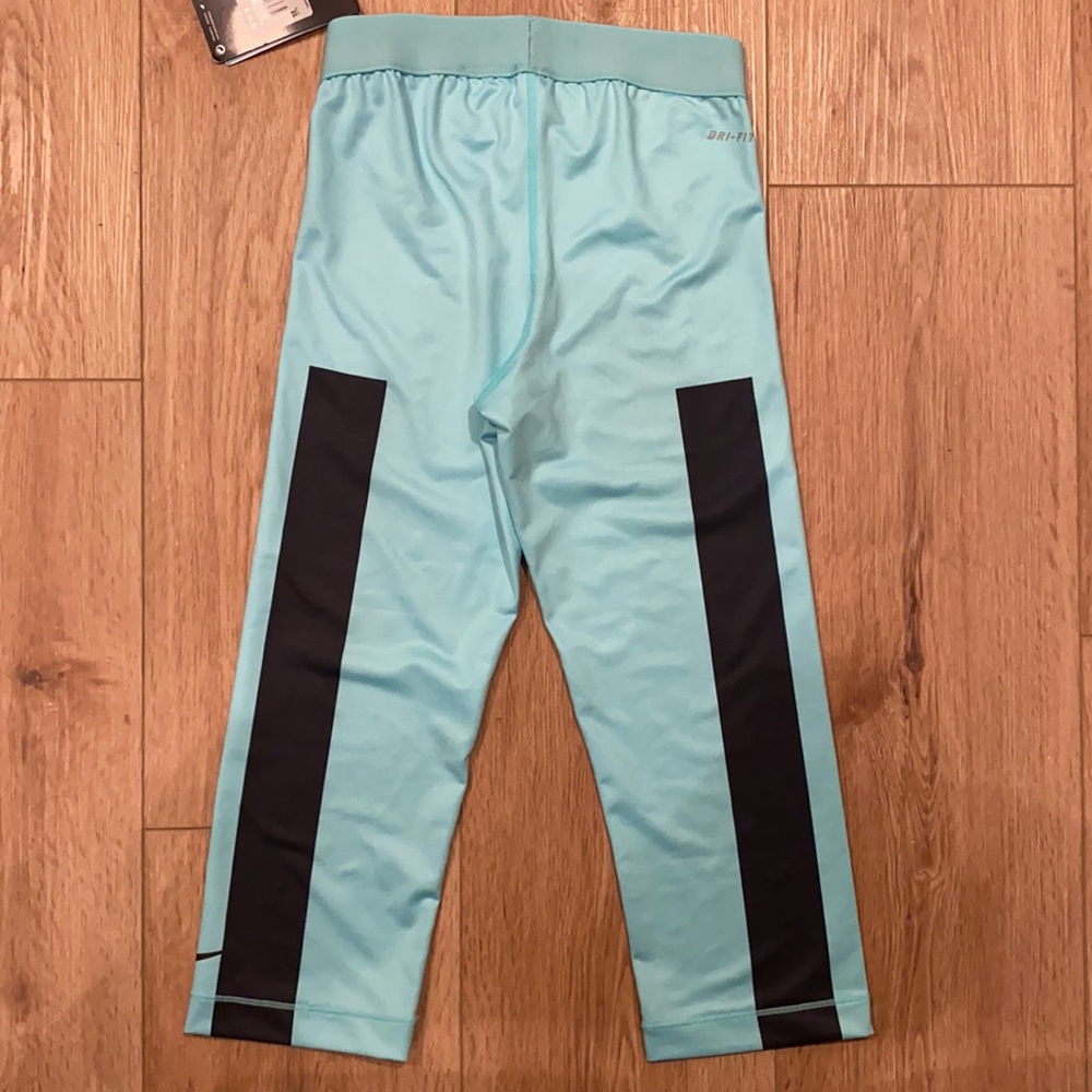 Nike Pro Women’s Capri Leggings - Size X-Small - Picture 2 of 4